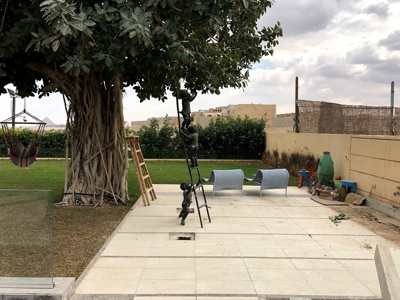 Pyramids Hills Compound October Ora