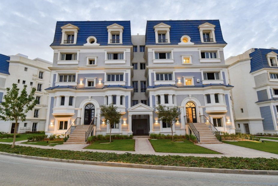 Receive a townhouse in one of the largest compounds in New Cairo, Mountain View 3