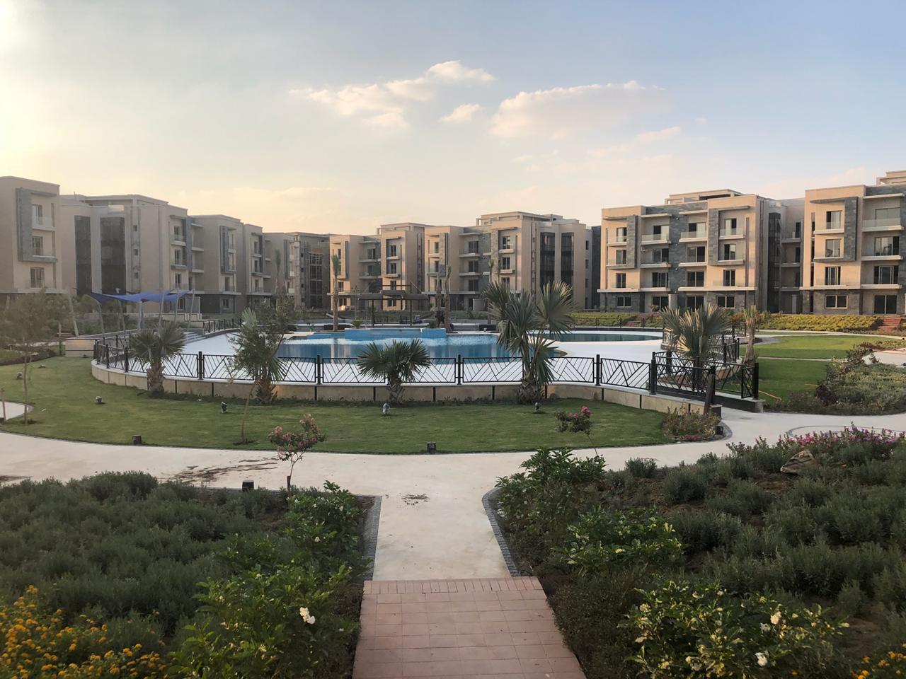 3 bedroom apartments for sale in Galleria Moon Valley Compound 161 m²