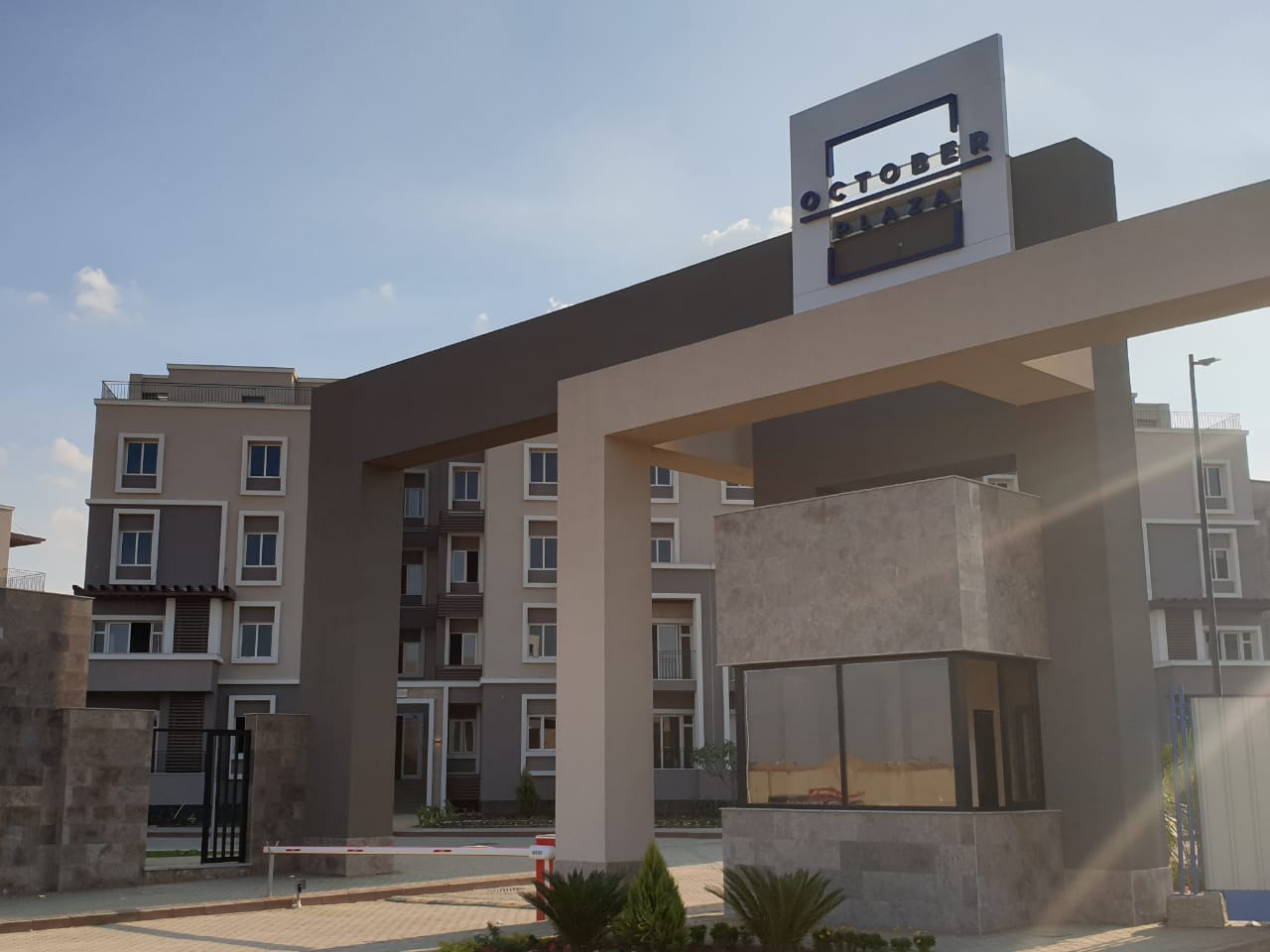3 bedroom apartments for sale in October Plaza compound 252 sq