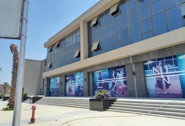 Hurry up to buy an office space of 120 m² in The Lane Palm Valley Mall Palm Hills