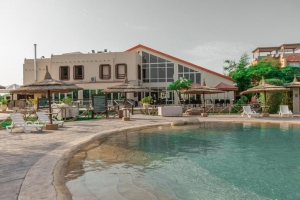 لمحبى الرقي شاليه للبيع في قرية مارينا وادي دجلة السخنة بمساحة 330 متر