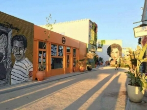 With an area of 120 meters, book your commercial unit in lake yard north coast