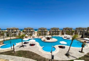 لمحبى الرقي شاليه للبيع في منتجع سيسيليا لاجونز بمساحة 110م بالساحل الشمالي