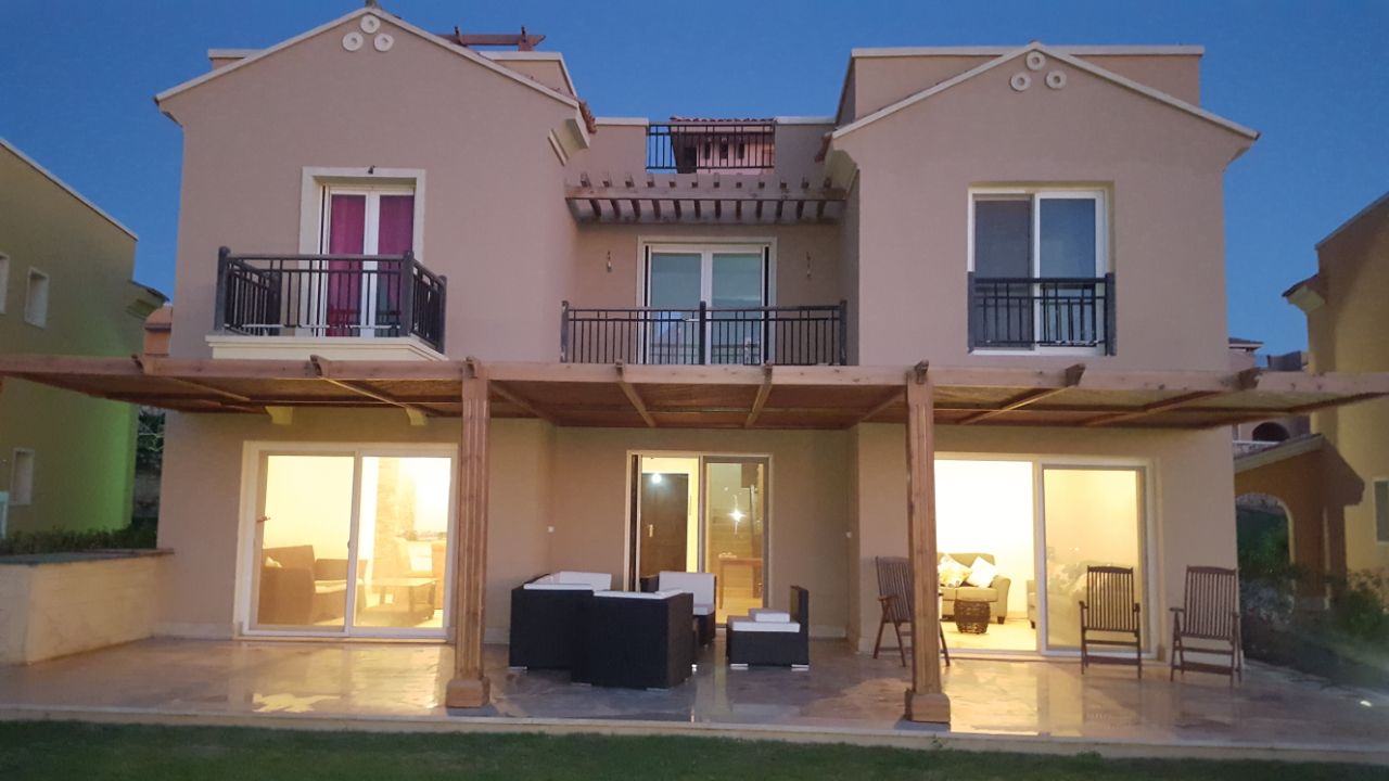 With a down payment of 10% get a twin house of 165 m² in Diplomats Resort