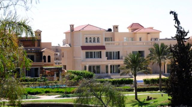 In installments, buy a penthouse in Arabella with an area of 420 meters