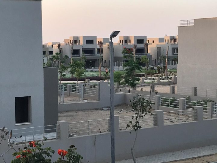 اشتري شقتك بمساحة 180 متر في مشروع بالم هيلز قطامية 2