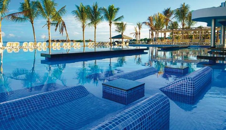 Below market price 310m villa for sale in Quintas Gaya resort