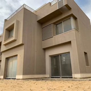 أحصل على شقه في فيلدج جاردنز القطامية بمساحة 196 متر