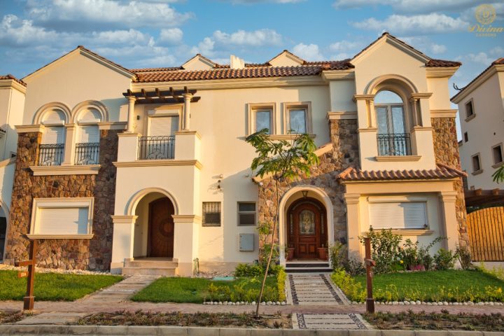 تاون هاوس للبيع 270م في كمبوند ديفينا جاردنز الشروق سيتي بتسهيلات فى السداد