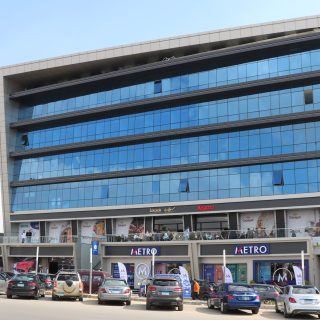 محل للبيع في نورث بلس التجمع بمساحة 195 متر