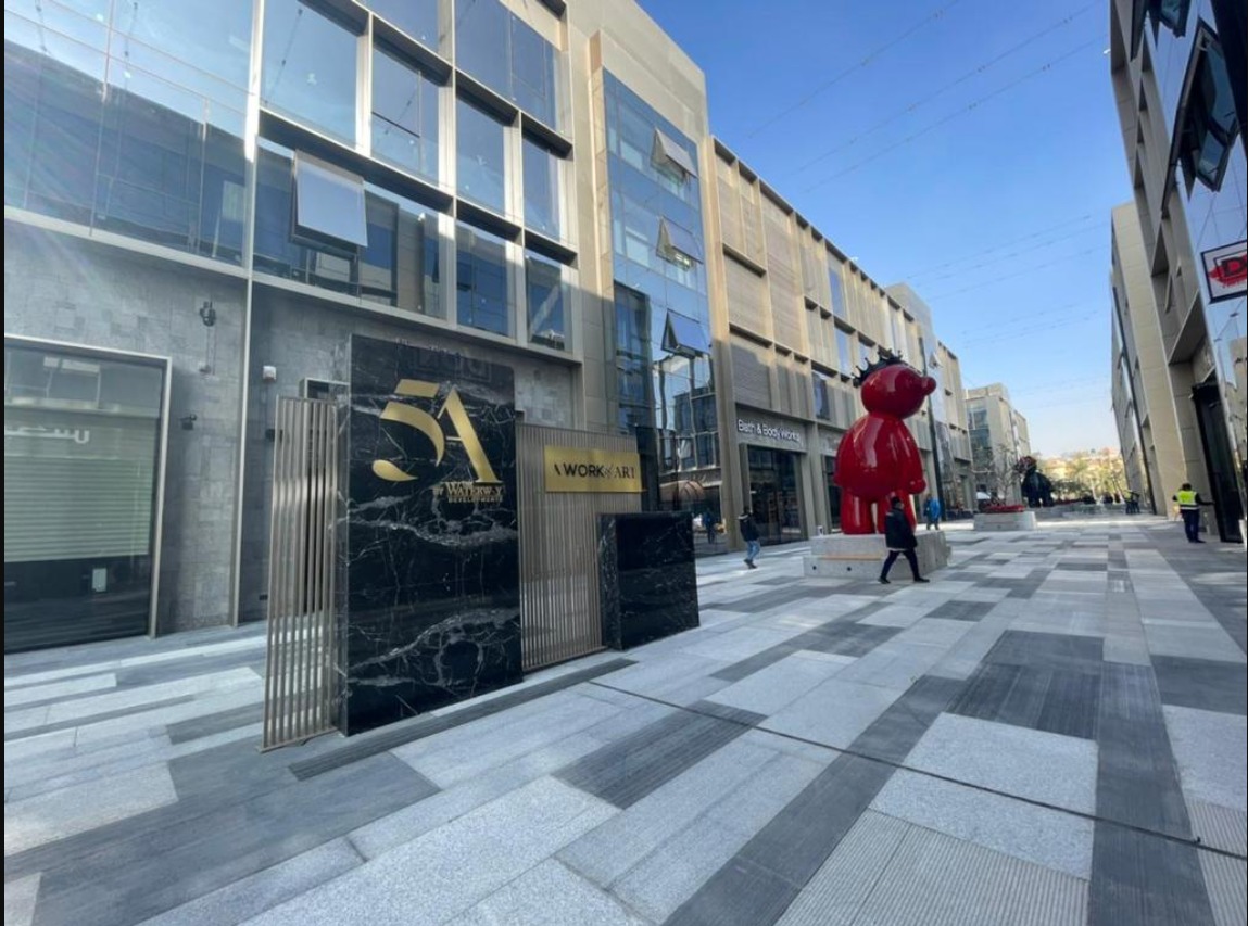 للبيع بالتقسيط مكتب 200 متر في 5A مول القاهرة الجديدة