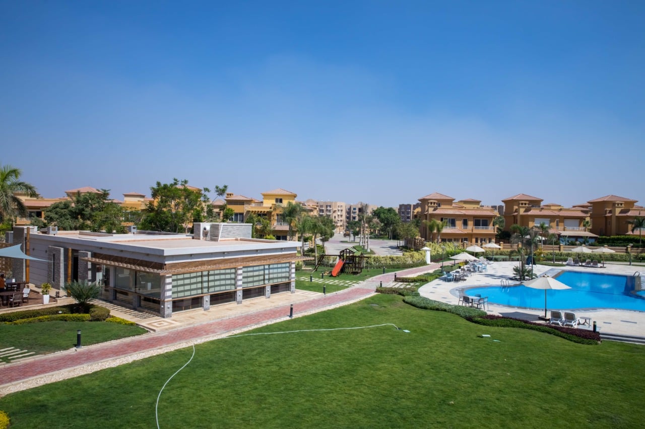 للبيع بالتقسيط توين هاوس 387 متر في كمبوند جبيل 6 أكتوبر