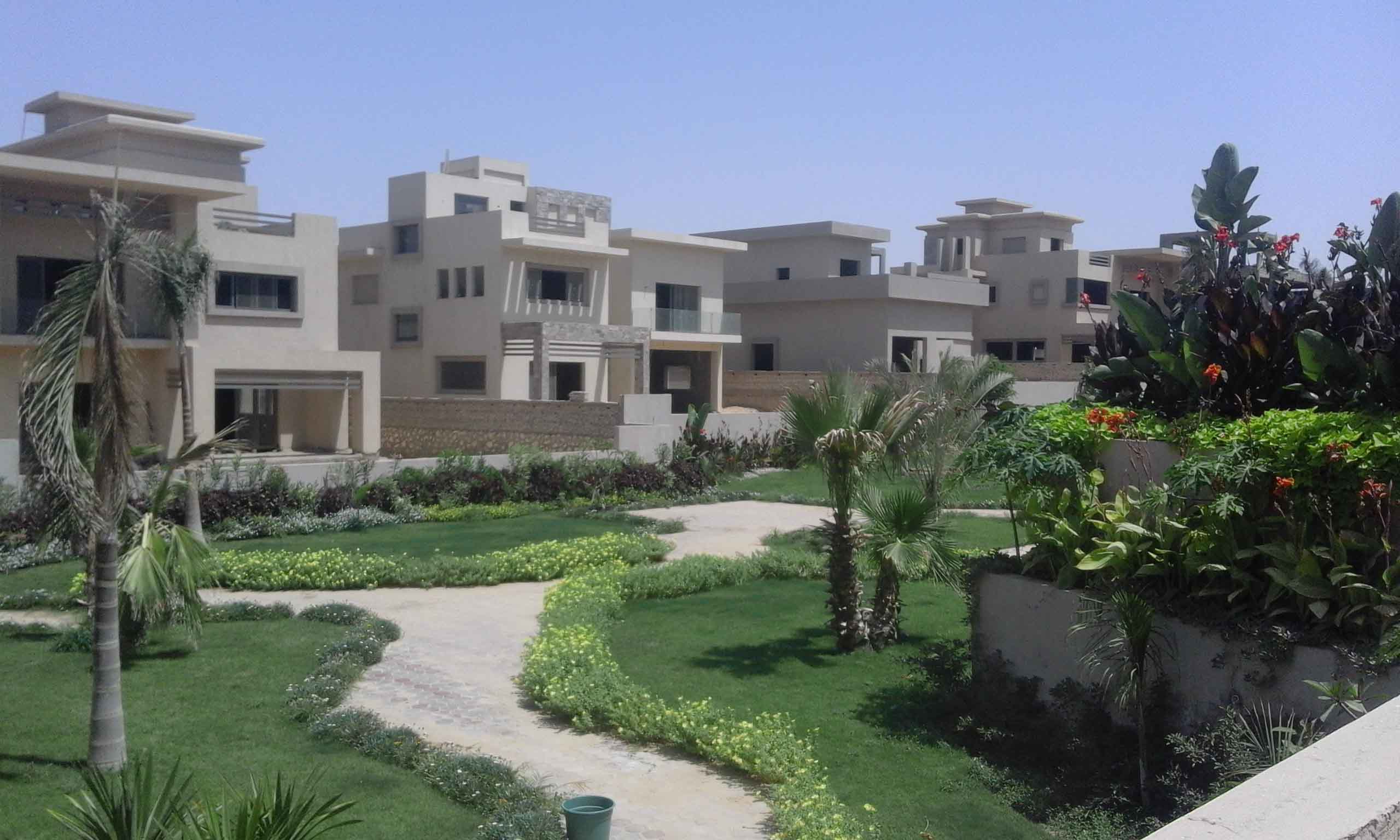 للبيع بالتقسيط توين هاوس 387 متر في كمبوند جبيل 6 أكتوبر