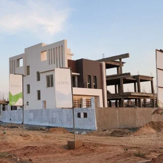 للبيع بالتقسيط فيلا 279 متر في كمبوند لاديرا زايد الجديدة