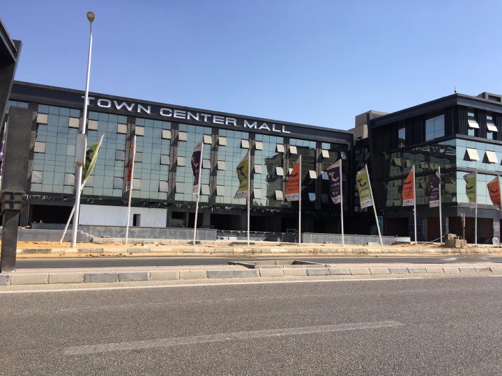 بسعر مغري محل بمساحة 47 متر في تاون سنتر مول الشروق