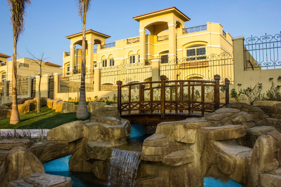 Own a twin house in the most exclusive location in Fountain Park Compound