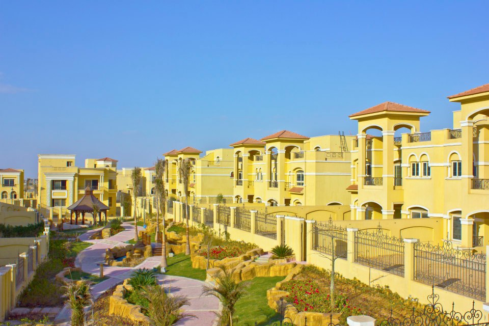 Own a twin house in the most exclusive location in Fountain Park Compound