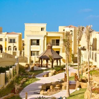 Own a twin house in the most exclusive location in Fountain Park Compound