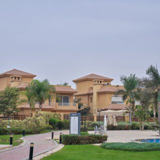 بفيو رائع و اقوى الخصومات على سعر المتر في كمبوند جيرة اشتري تاون هاوس الان