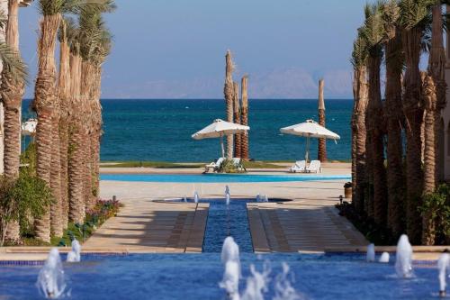 بمساحة 185 متر اسكن في قرية لافيستا 5 العين السخنة